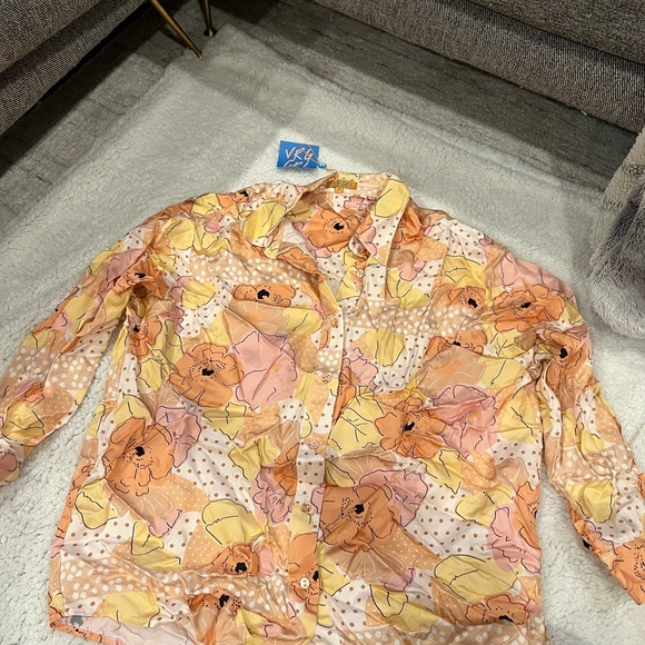 VRG GRL Valerie Button Front Shirt // Peach
Size: 10 - Picture 3 of 4